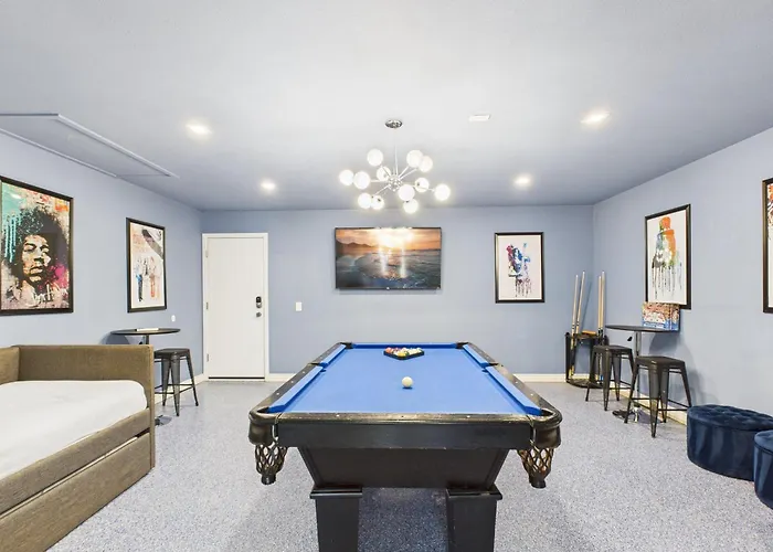 Azure - Sparkling Pool - Pool Table - In Old Town *