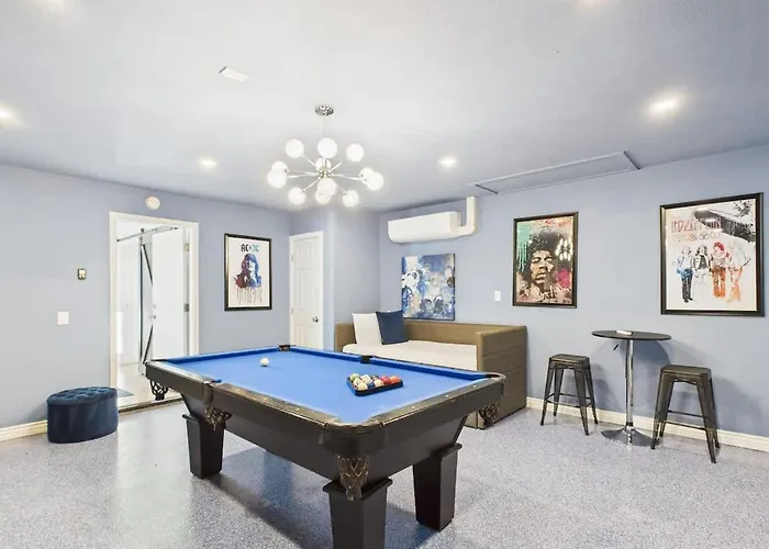 Azure - Sparkling Pool - Pool Table - In Old Town Scottsdale
